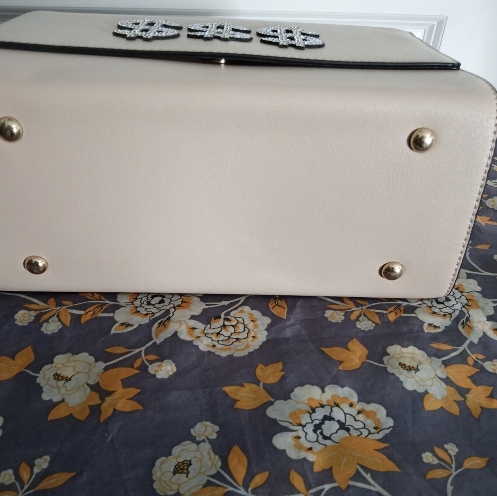 $$$ Dollar Sign Handbag - Picture 3 of 8